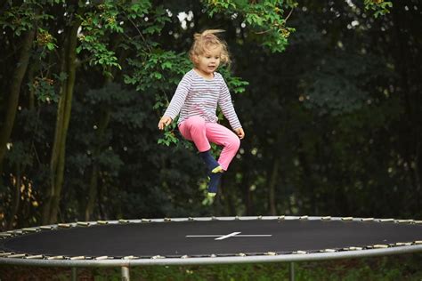 Skákanie na trampolíne