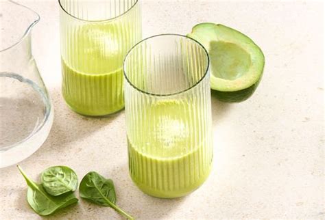 Smoothie s avokádom a špenátom